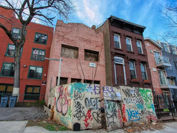 287 Clifton Pl, Brooklyn, NY 11216