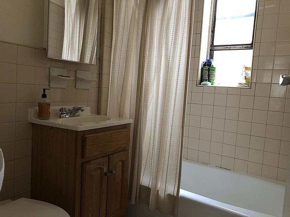 5th image of 250 Hawthorne St APT 2J
