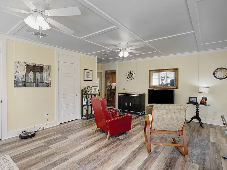 1137 Main Hwy — Photo 21