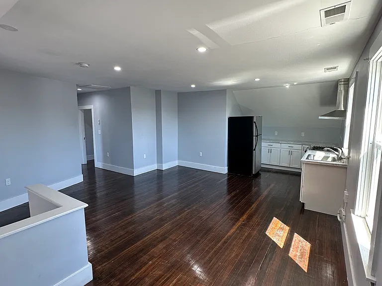 16 Spring St #3 — Photo 2