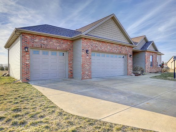 3rd image of 1901 S Orchard Dr