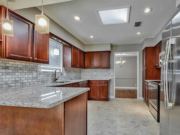 3rd image of 3826 Tara Hall Dr