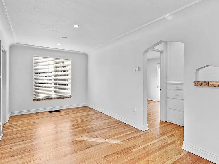 3085 N Clermont St — Photo 10