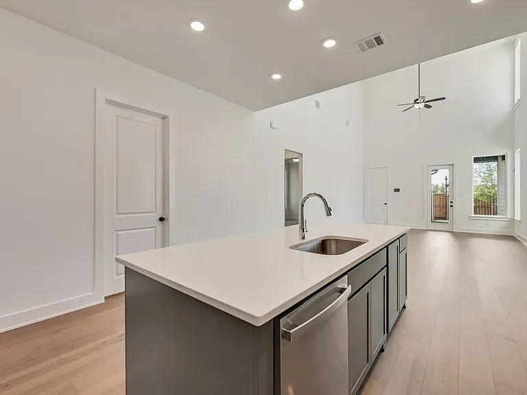 1532 Sandhill Ln — Photo 9
