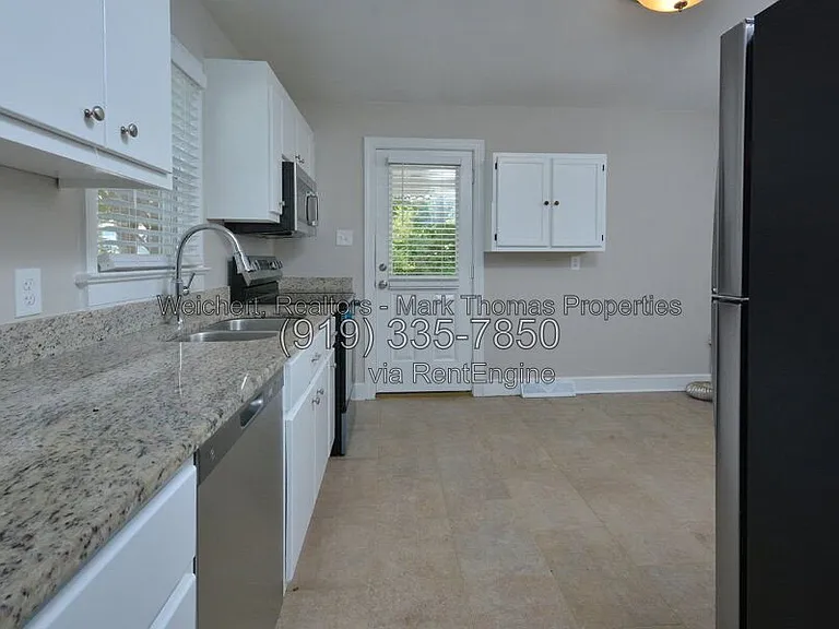 2405 Albany St — Photo 7