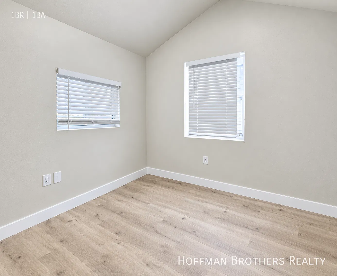 **Move-In Promo**South LA Spacious 1 Bedroom with Wood-Look Floors, Appliances, Water Included & ... — Photo 4