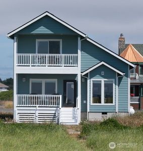 305 Marine View Drive SE, Ocean Shores, WA, 98569