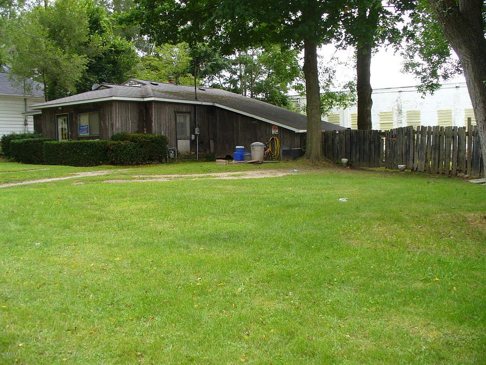 2nd image of 209 Euclid Ave