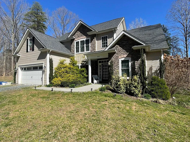 550 W Locket Creek Blvd — Photo 2