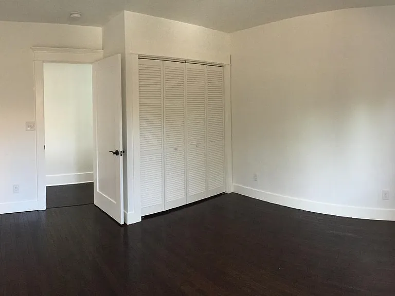 3409 W 27th St — Photo 4