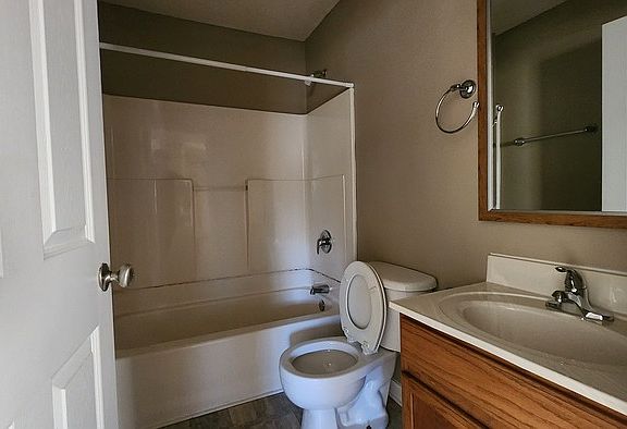 3rd image of 3616 N Roan St #6