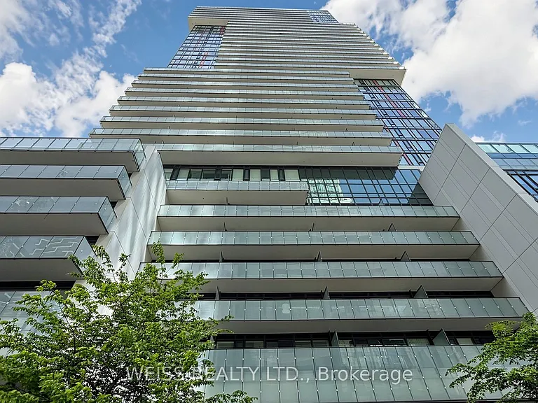 185 Roehampton Ave #520 — Photo 4