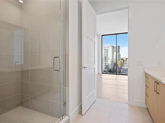 5th image of 2425 Peachtree Rd #1402