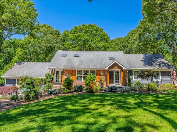 14 Locust Avenue, East Setauket, NY 11733