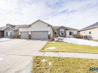 5148 S Manchester Ct, Sioux Falls, SD 57108