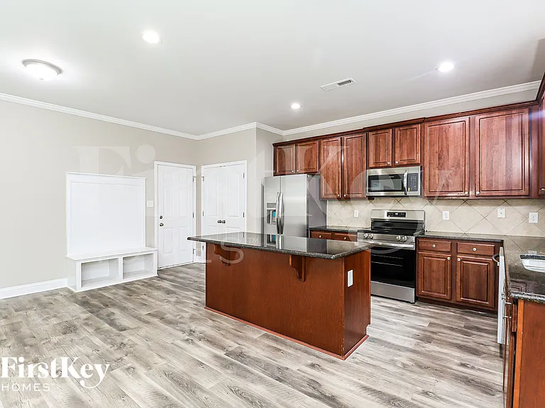 5602 Falkland Dr — Photo 9