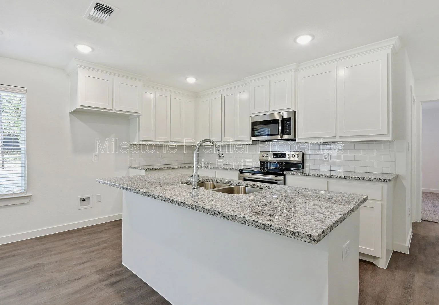 3 bed, 3.0 bath, 1452 sqft, $1,395 — Photo 4