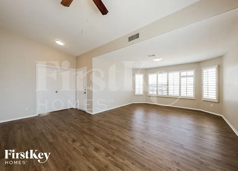 2222 N 90th Ln — Photo 2
