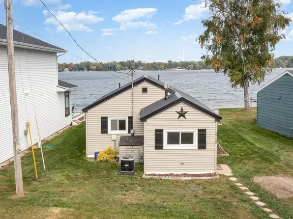 5720 Lake Shore Dr, Weidman, MI 48893