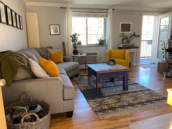 Living area & balcony door