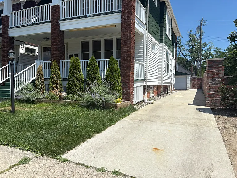 1216 Wayburn St — Photo 16