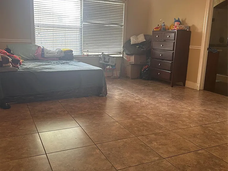 7811 Fall Glen Dr — Photo 10