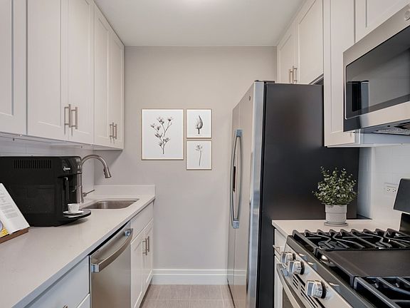 4th image of 225 E 95th St #D2l