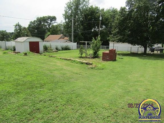 3rd image of 2835 SE Virginia Ave