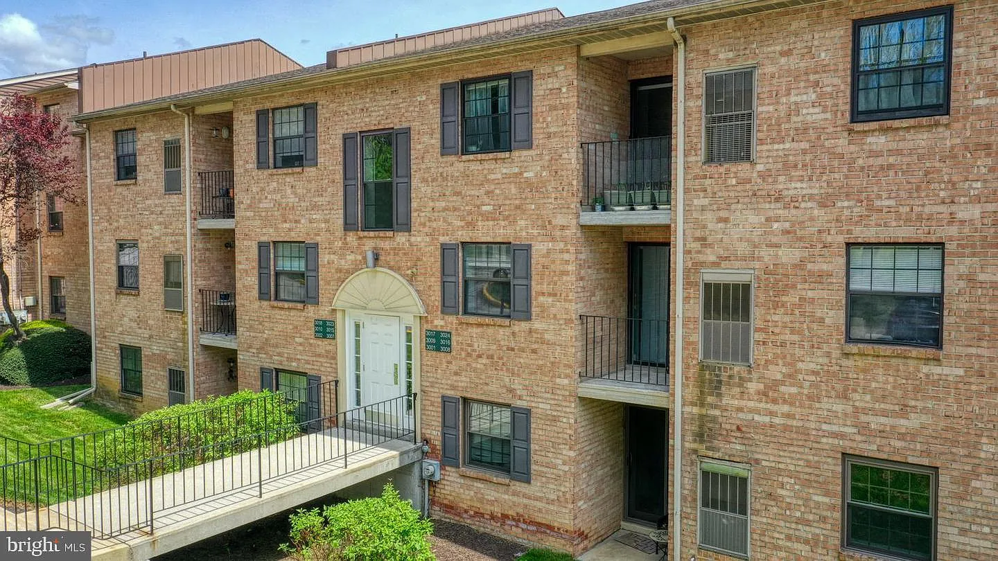 2 bed, 945 sqft, $1,950 — Photo 3