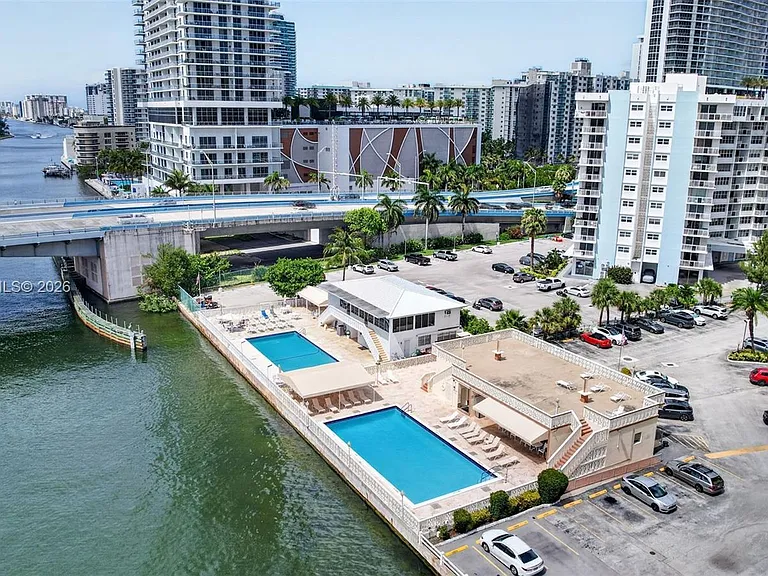 1817 S Ocean Dr #Penthouse 19 — Photo 37