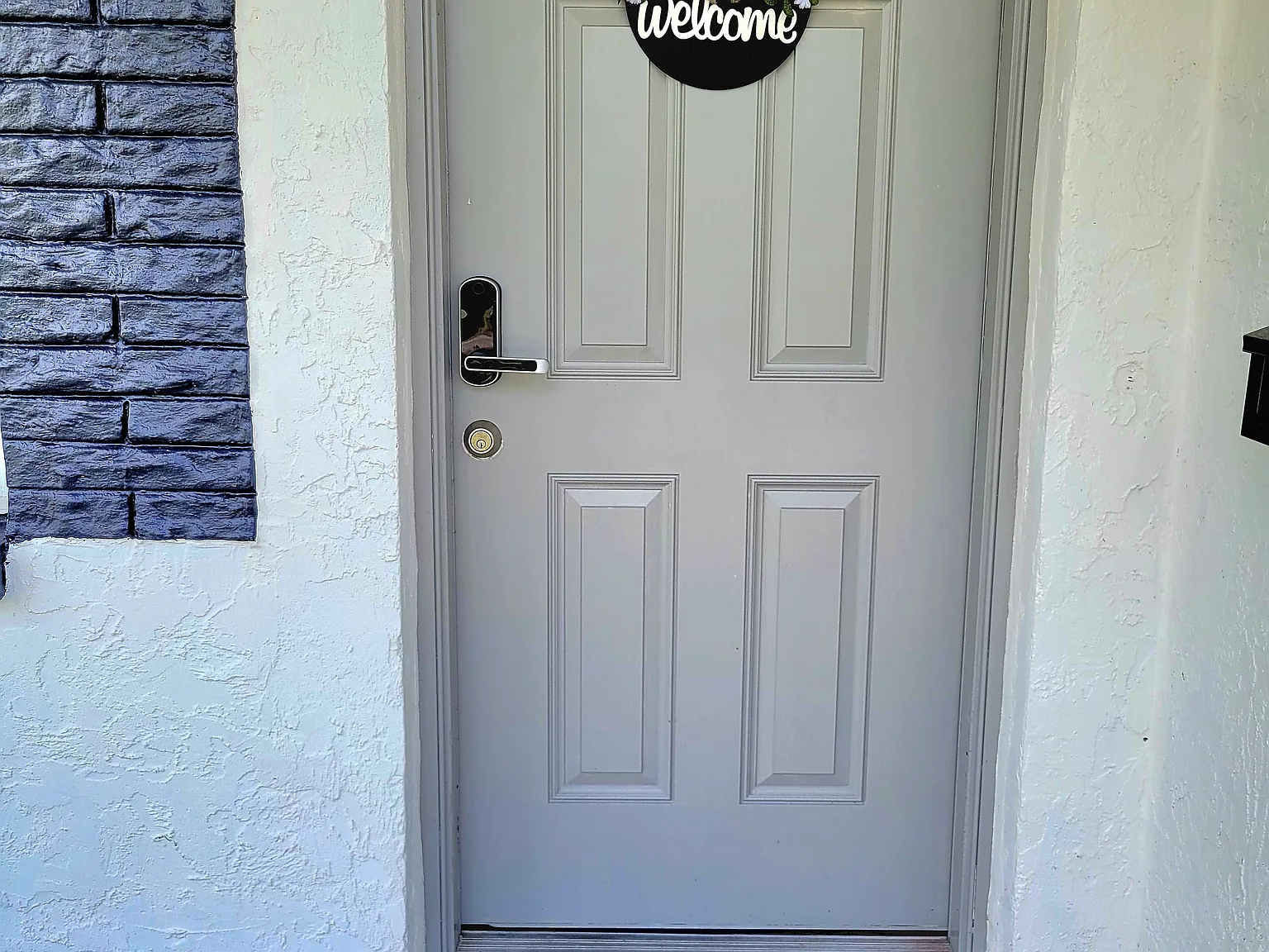 2 bed, 810 sqft, $1,600 — Photo 2