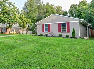 3820 Riveroaks Ln, Louisville, KY 40241