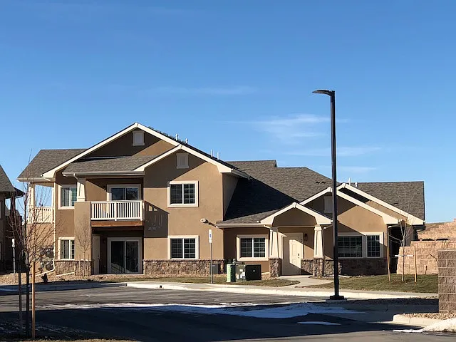 Pelican Bluff Apartments — Photo 4