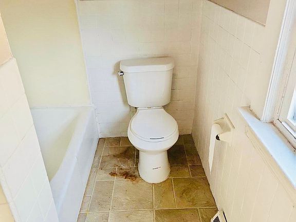 5th image of 627 Crosby St Unit A