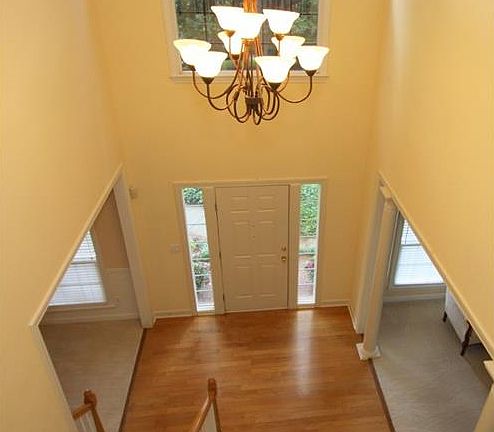 3rd image of 262 Sunset Hills Dr