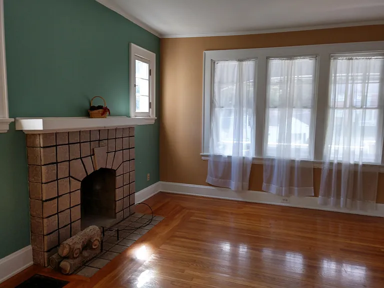 3538 Linwood Ave — Photo 1