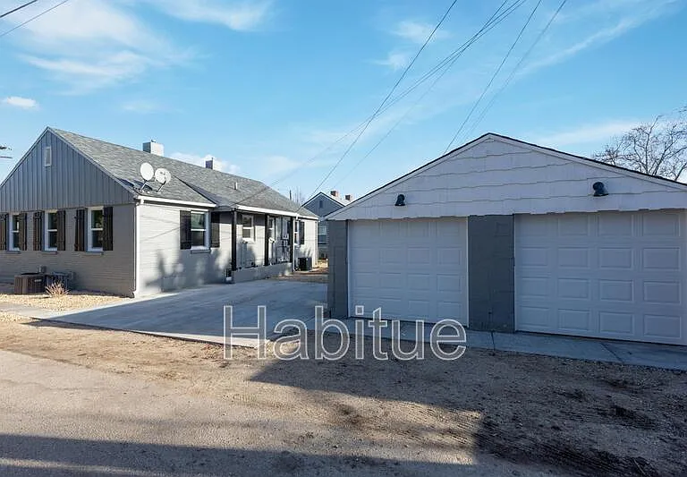 1000 N 27th St — Photo 14