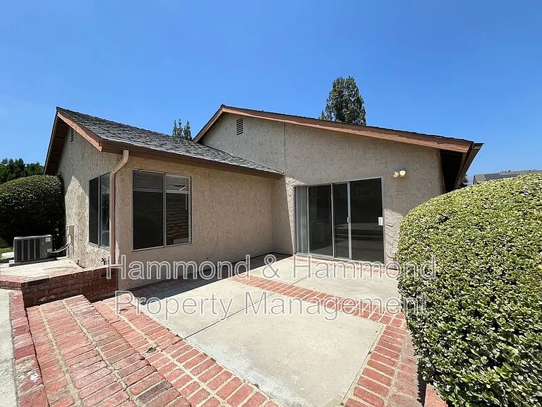 21812 Vintage St — Photo 28