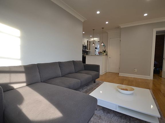 3rd image of 2177 33rd St APT 4H