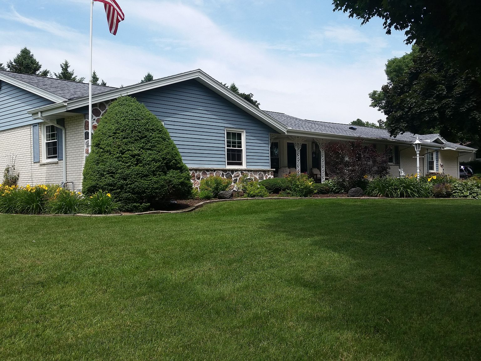 2437 S 117th St, West Allis, WI 53227 | Zillow