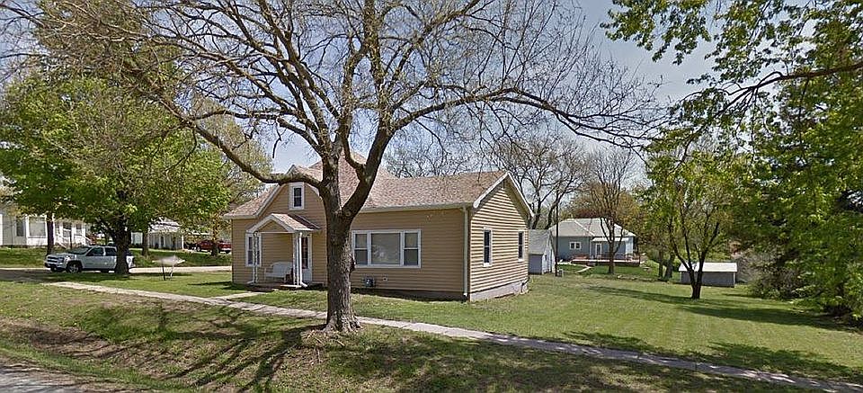 west side facing perry st.