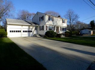 11 Candlewood Dr, Smithfield, RI 02828