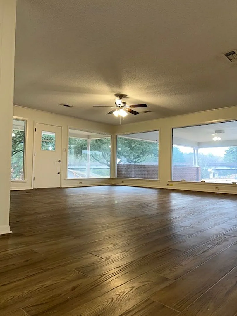 Spacious Ranch — Photo 4