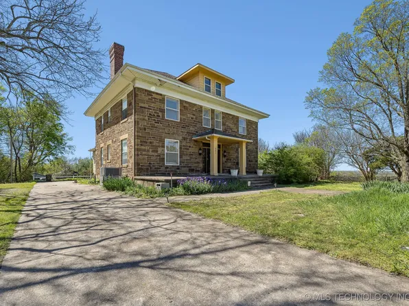 521 E Coppinger Ave, Fort Gibson, OK 74434