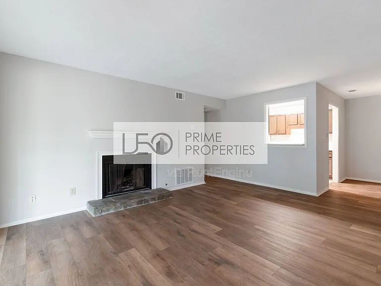 1350 Brockett Pl — Photo 2
