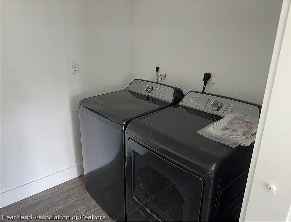 3 bed, 2.0 bath, 1421 sqft, $2,200 — Photo 4