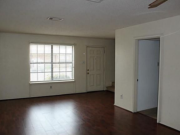 4th image of 922 Fannin St APT 110