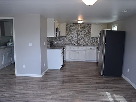 5th image of 416 County Road 500 E