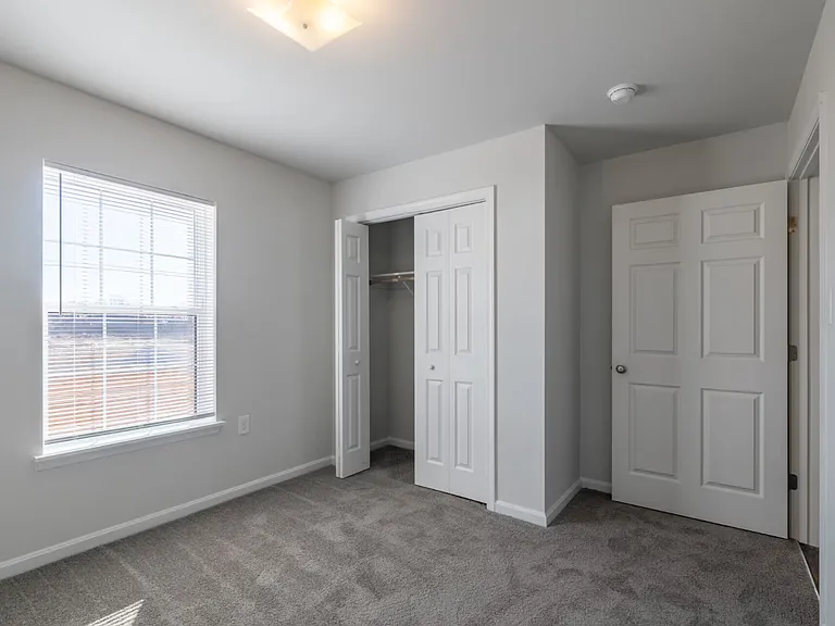 Smith Farm Apartments — Photo 8