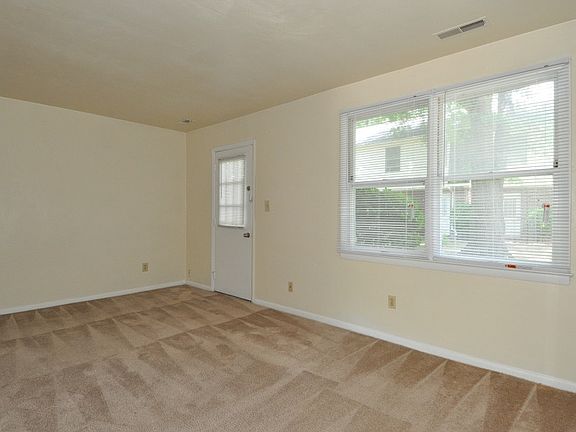 4th image of 4102 Queenswood Dr